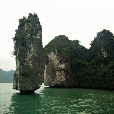 人民网三评“英烈保护”之一：伟大崇高，不容消解